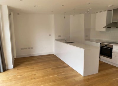 En-suite available, 2bed-2bath flat acton central  Main Photo