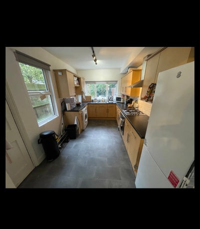 Small double room in friendly house Main Photo