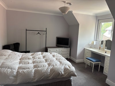 Newly refurbished en-suite room  Main Photo