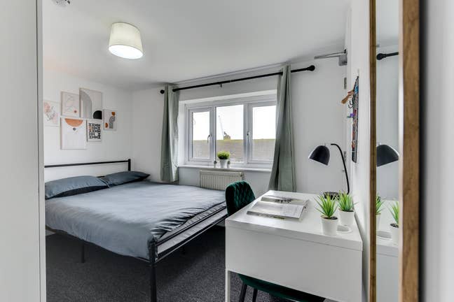 🏠 Modern, Fully Furnished Room – Bills All In!  Main Photo