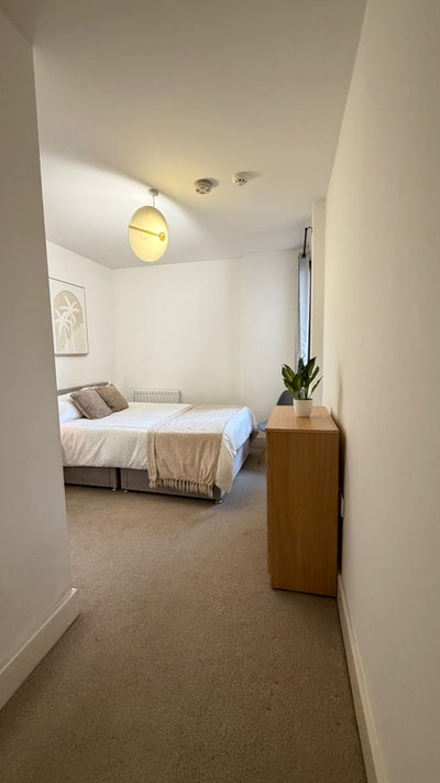 Spacious Double Room Available Near Canary Wharf  Main Photo