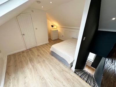 🏡 2 ROOMS in 4bed terraced house + lounge - SEPT Main Photo