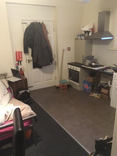 Studio in town centre with bills included! Main Photo