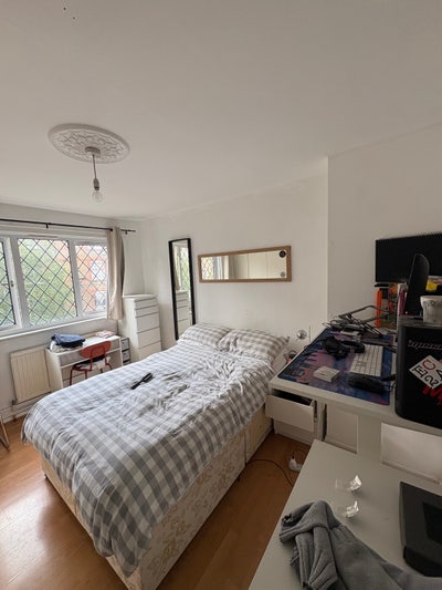 1 bed available right off of brick lane  Main Photo