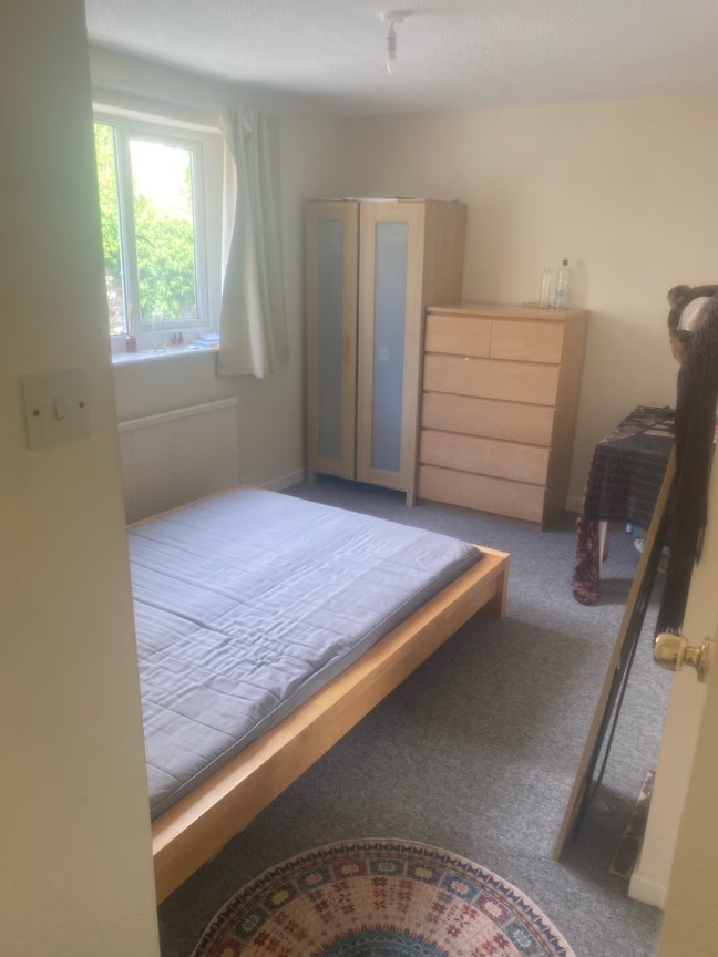 Double Bedroom in 5 bed house! Main Photo