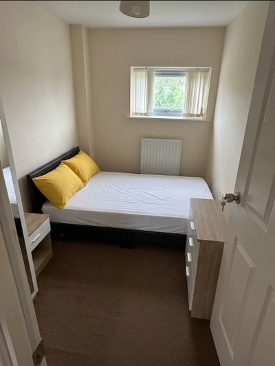 Bedroom with ALL BILLS included Main Photo