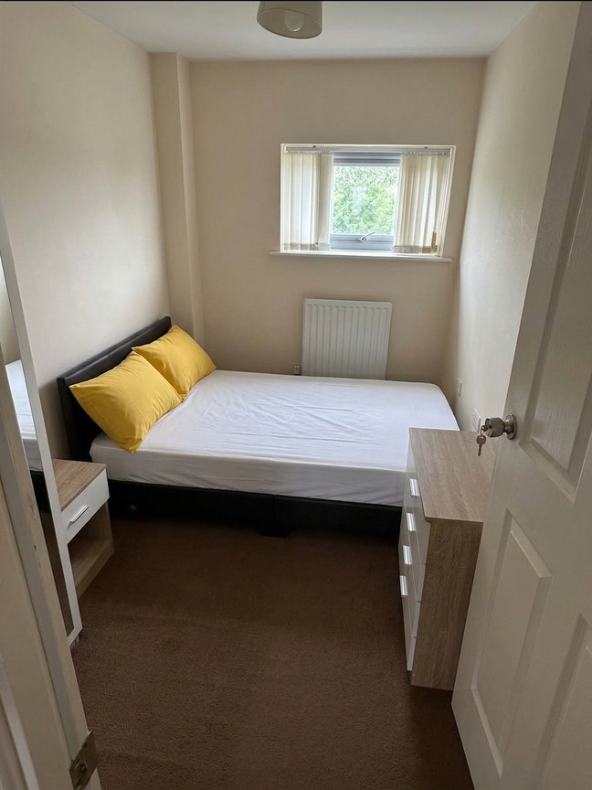 Bedroom with ALL BILLS included Main Photo
