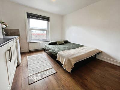 Double Room in Convenient Location - West Hendford Main Photo