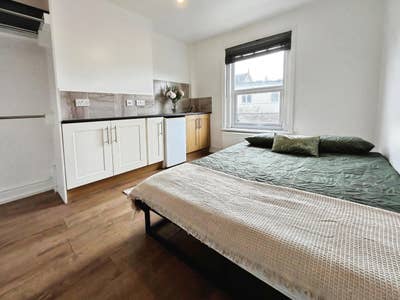 Double Room in Convenient Location - West Hendford Main Photo