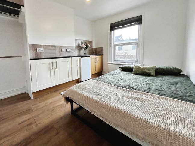 Double Room in Convenient Location - West Hendford Main Photo