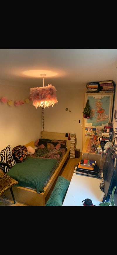 Bright furnished room with private courtyard Main Photo