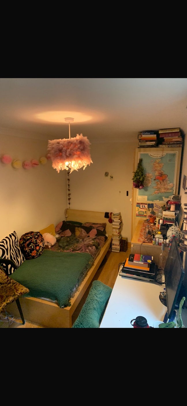 Bright furnished room with private courtyard Main Photo