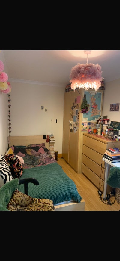 Bright furnished room with private courtyard Main Photo