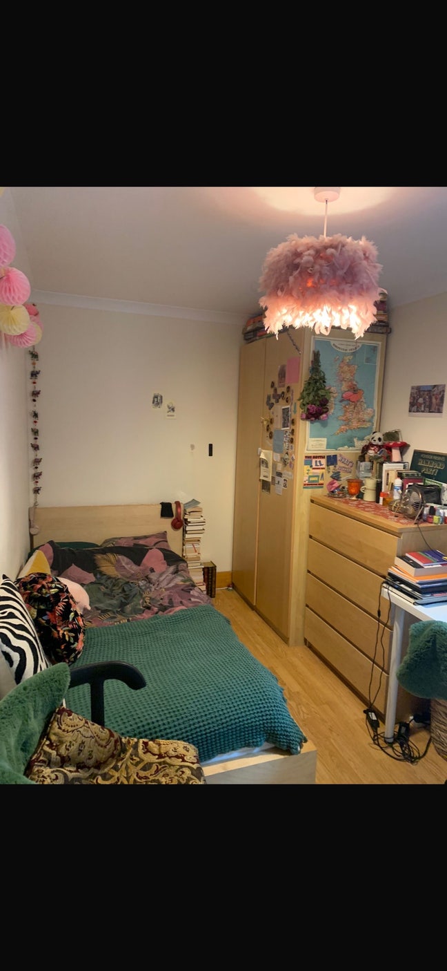 Bright furnished room with private courtyard Main Photo