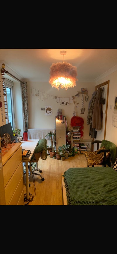 Bright furnished room with private courtyard Main Photo