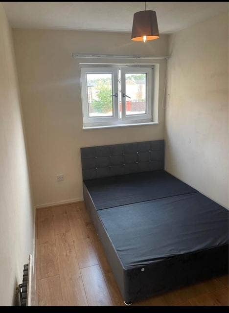 2 Rooms are available for rent in - E13 0TB Main Photo