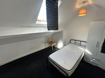 Great Location &pound;100 Deposit Cheap Rent Main Photo