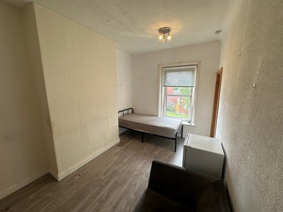 En Suite Room Short Term Considered  Main Photo