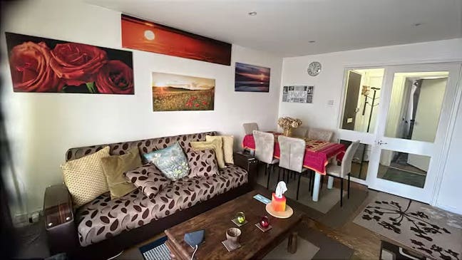 ✨ Spacious Bow Flat Near Victoria Park Main Photo