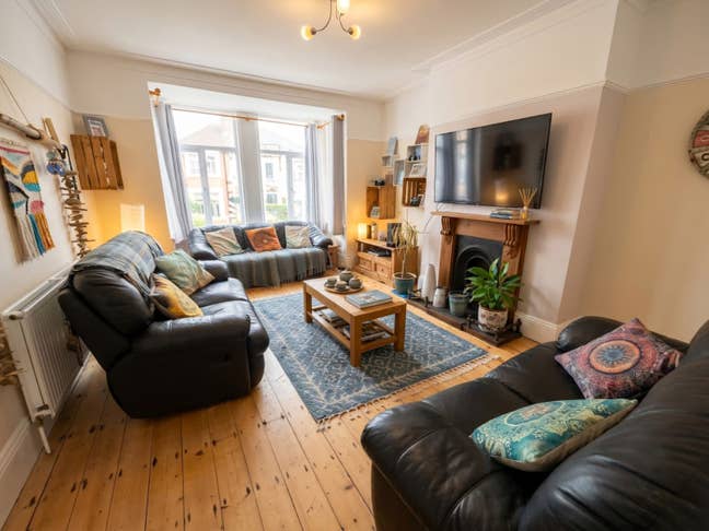 All Bills Inc | Double Room | PL4 | Avail Now Main Photo