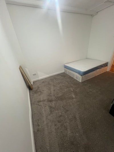 Self contained Studio Available 4 min Tooting Broa Main Photo