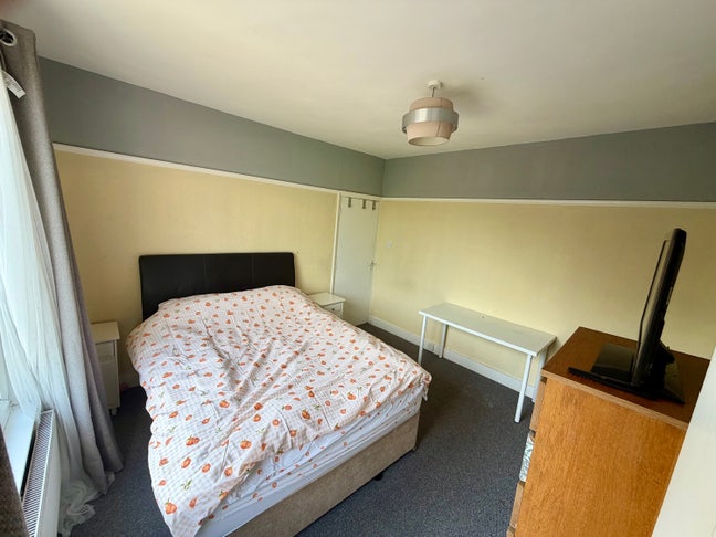 Spacious double room in quiet house Main Photo