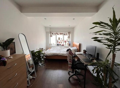 En-Suite in 4-Bed, 10-Min Walk From Canary Wharf! Main Photo