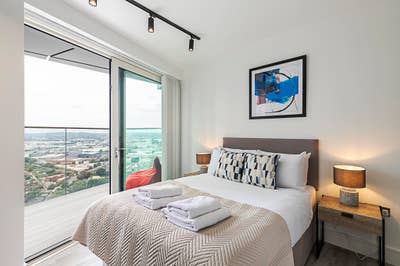 Double bedroom in 2b2b Icon Tower Main Photo
