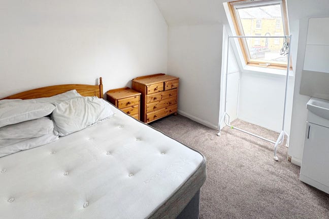 Ready Now - Double Room - East Cowes  Main Photo