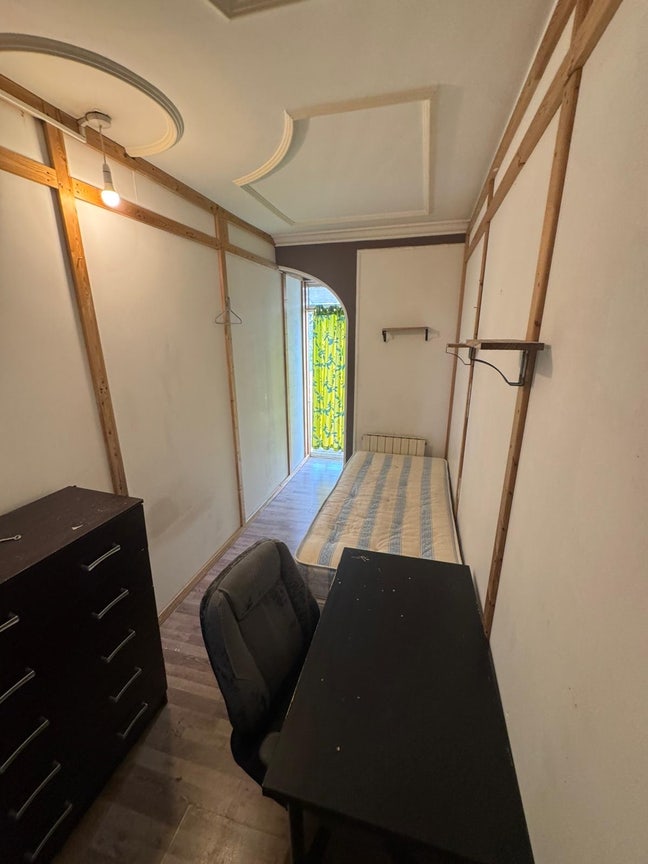 Cozy and Spacious Room (All Bills Included) Main Photo