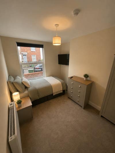 Single Rooms in Newly Refurbished  HMO Main Photo