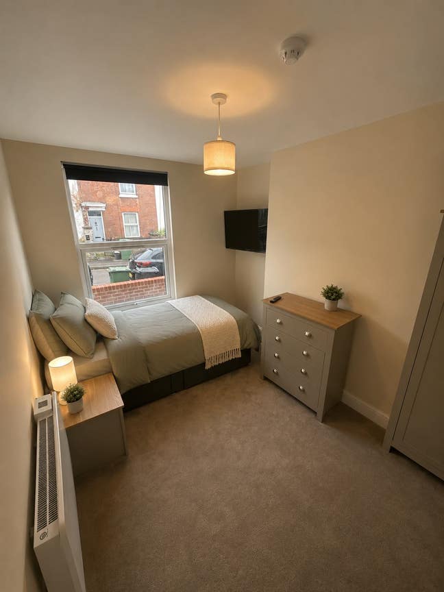Single Rooms in Newly Refurbished  HMO Main Photo