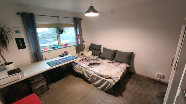 Spacious Double Room . Friendly Home Main Photo