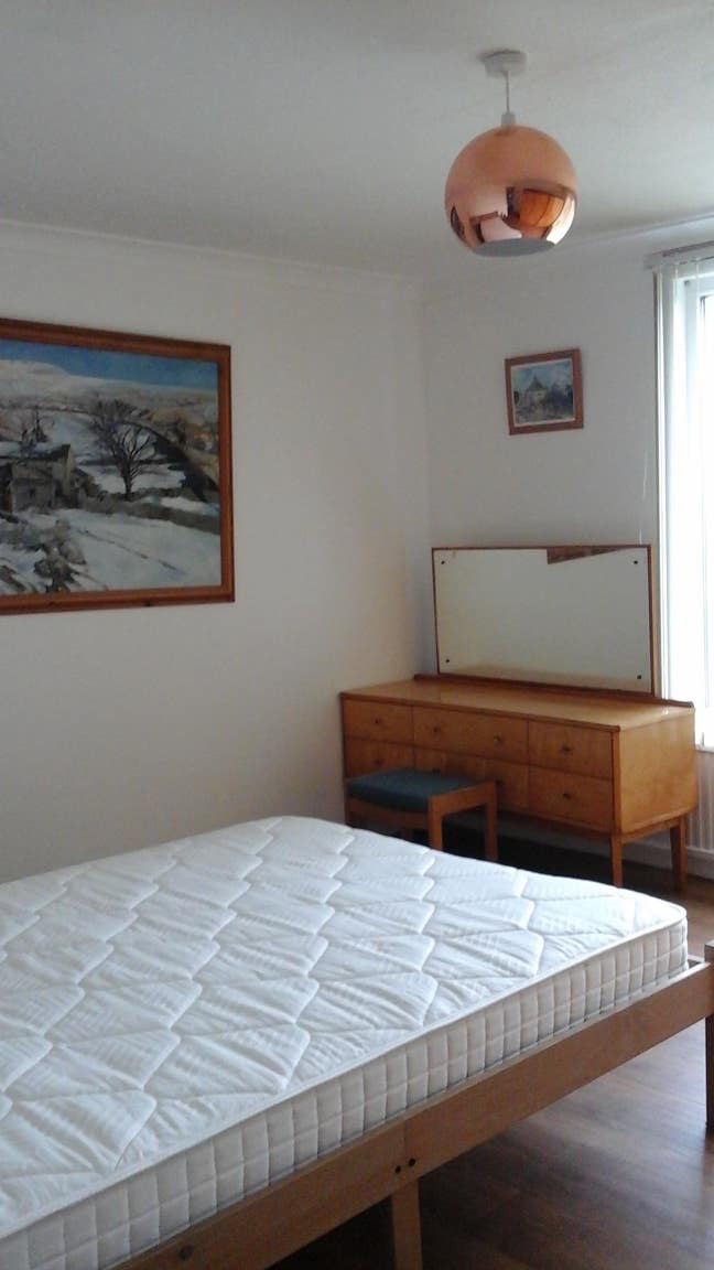 2 lodgers required for 2 seperate double rooms   Main Photo