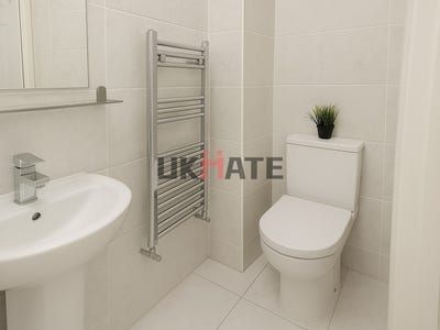 Modern and Convenient Living Near Kingston Univers Main Photo
