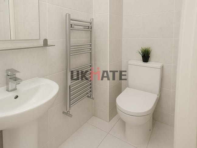 Modern and Convenient Living Near Kingston Univers Main Photo