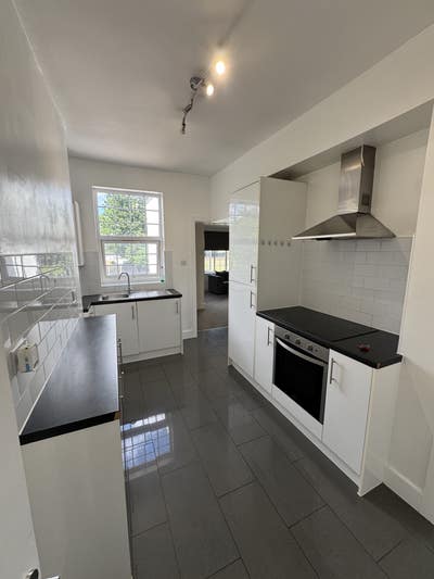 2 Bedroom Apartment in Thorpe, with parking Main Photo