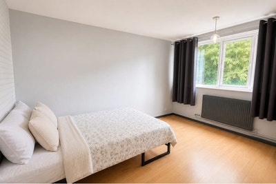 Whitechapel Double Room &pound;0 Deposit Couples OK Main Photo