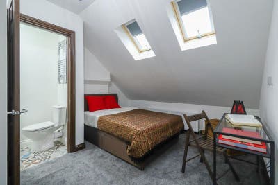 Modern En-suite Room Available in Coventry Main Photo