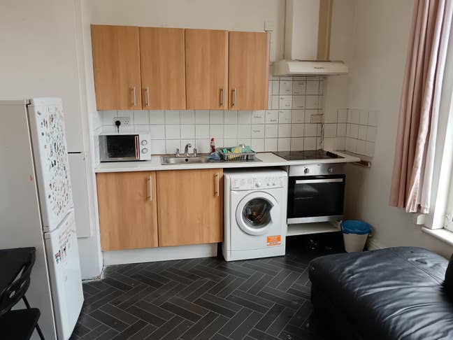  studio   flat   to   let  @  CT17  available now! Main Photo