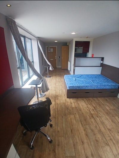 30 sq meter room with private balcony  Main Photo