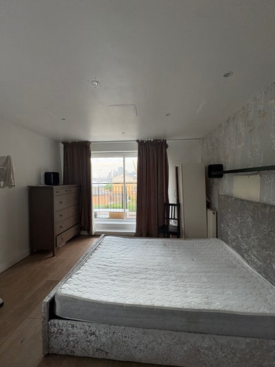 Huge room in a friendly flat share 🥰 Main Photo