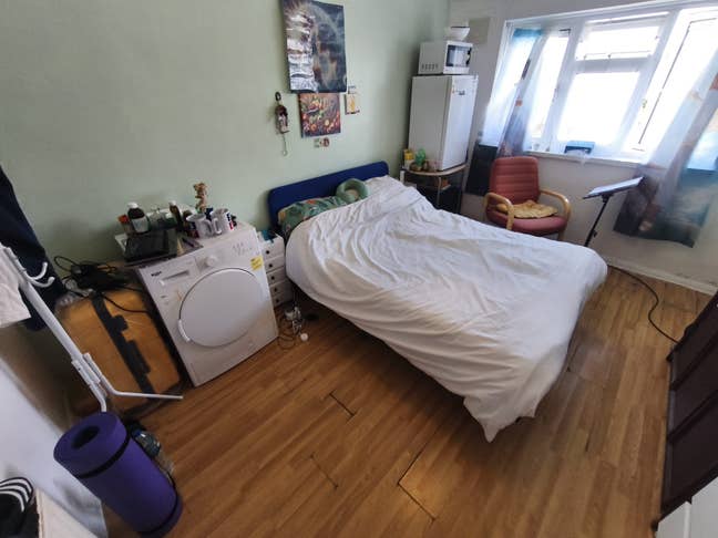 Large Double Room in White Hart Lane  Main Photo