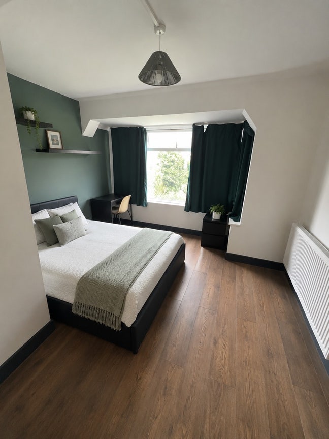 ✨ Plumstead En-Suites | All Bills Included ✨ Main Photo