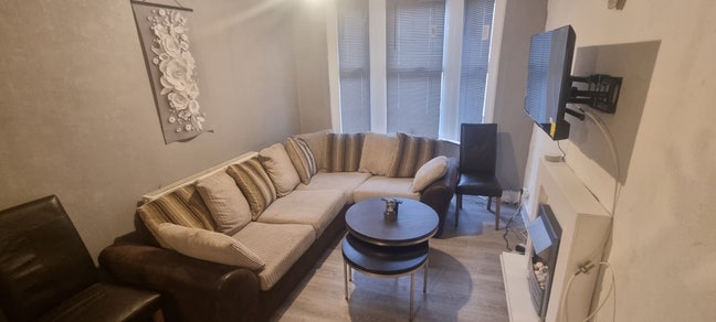 Furnished rooms -No deposit option -Bills included Main Photo