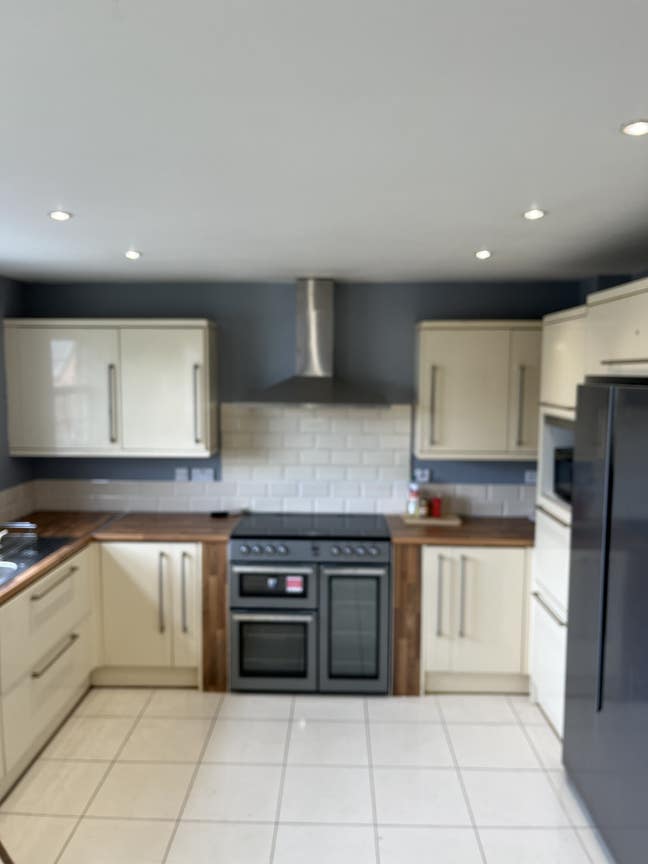 6 bed  modern house very close to city centre  Main Photo