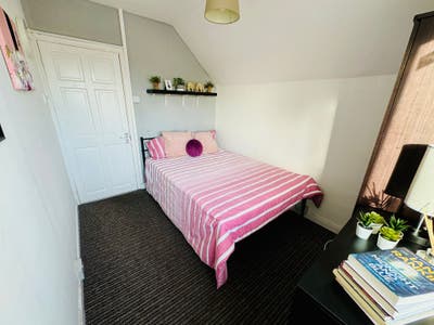 🏡 Double Room (single use) in West Acton – Zone 3 Main Photo