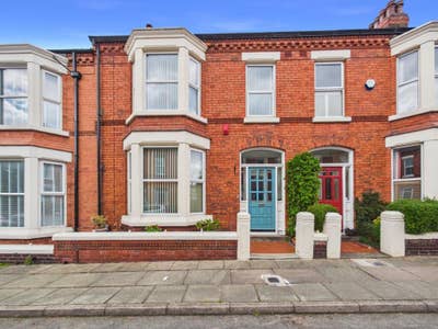 Spacious Room on Quiet Residential Street 🏠 Main Photo