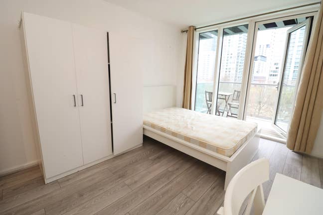 Amazing view - Canary Wharf E14 with balcony Main Photo