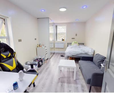 Newly renovated Studio flat for rent Main Photo